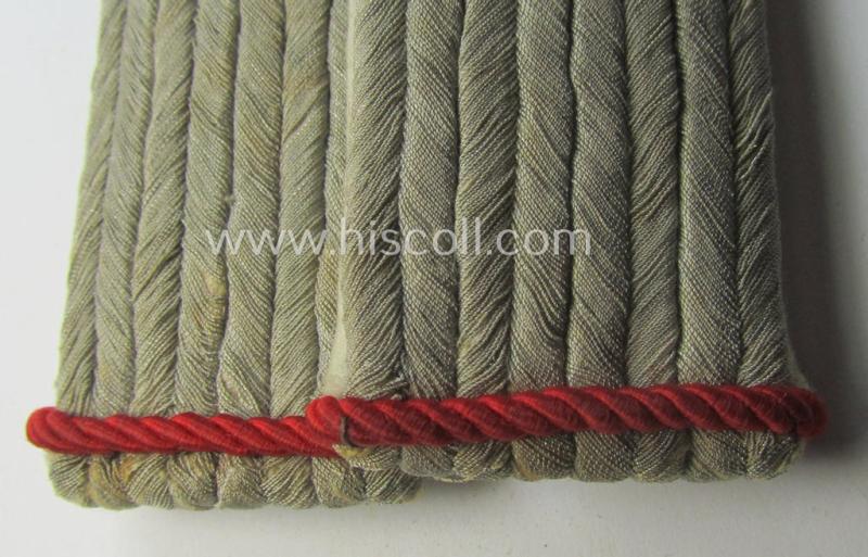 Pair of WH (Heeres) officers'-pattern shoulderboards: 'Leutnant der Infanterie-Truppen'