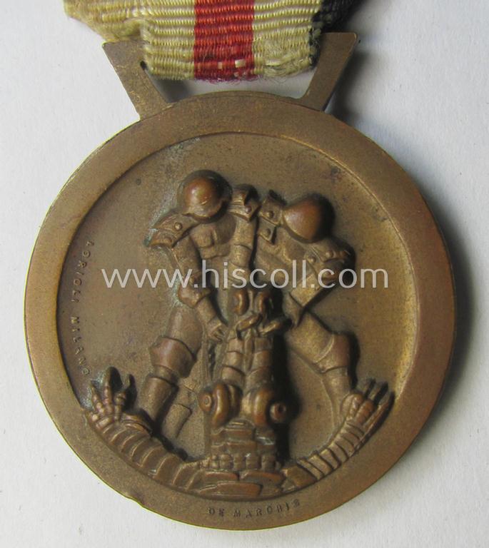 Attractive, golden-bronze-coloured- (and I deem 'Buntmetall'-based-) example of a: 'Deutsch-Italienische Feldzugsmedaille' (or: German-Italian campaign-medal) that comes mounted onto its (regular-sized) piece of original (albeit truly faded) ribb...