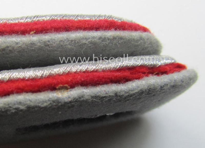 Attractive - and fully matching! - pair of WH (Heeres) officers'-type shoulderboards as (dual)piped in the bright-red-coloured branchcolour as was intended for an: 'Oberleutnant der Reserve eines Artillerie-Regiments'