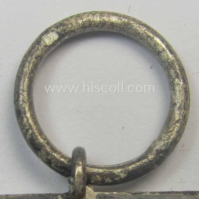 'EK II. Klasse' being a maker- (ie. '4'-) marked example that comes together with its original- and never-mounted ribbon (ie. 'Bandabschnitt') as was produced by the maker (ie. 'Hersteller'): 'Steinhauer u. Lück'