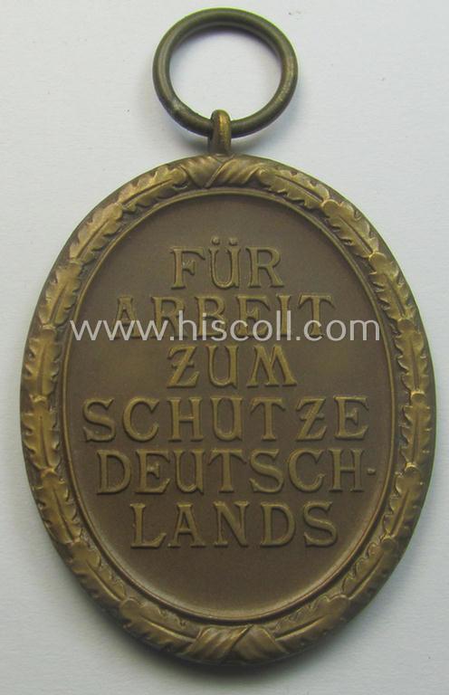 Medal-set: 'Deutsches Schutzwall Ehrenzeichen' (aka: 'Westwall'-medal) being a non-maker-marked- and/or: typical 'Buntmetall'-based specimen that comes packed in its original pouch of issue by the: 'Deschler & Sohn'-company