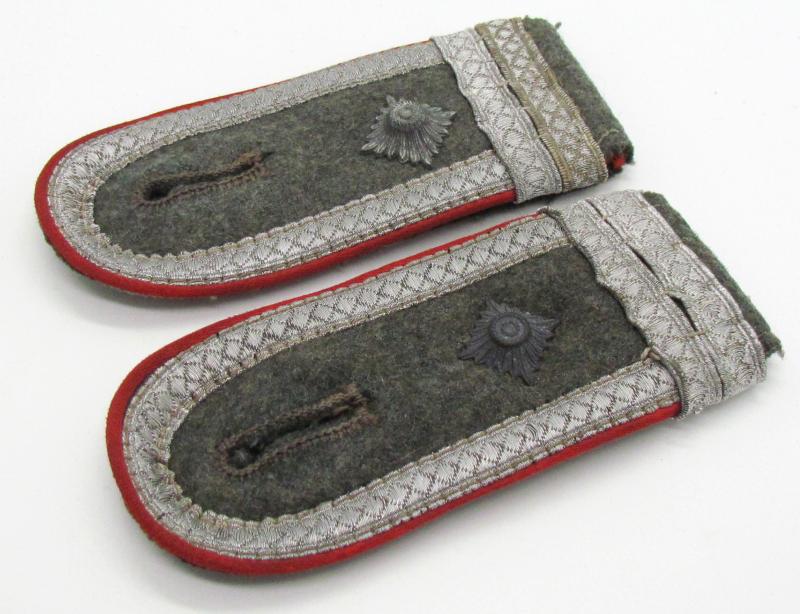 Wehrmacht (Heer) M40 Feldwebel Artillery.(Offiziersanwärter) shoulder boards