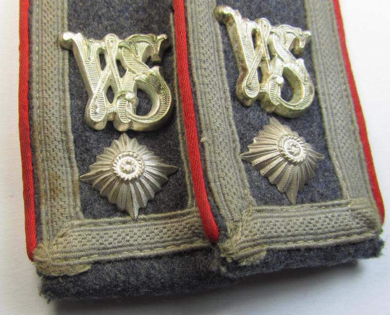 Fully matching - and truly rarely seen! - pair of neatly 'cyphered', WH (Luftwaffe) NCO-type shoulderstraps as piped in the bright-red-coloured branchcolour as was intended for a: 'Wachtmeister einer Luftwaffen-Waffenschule'