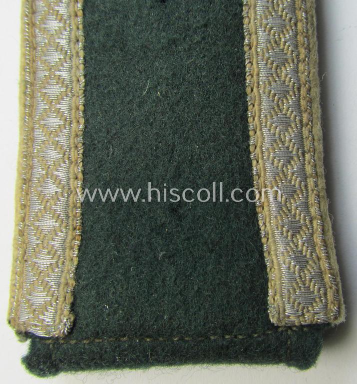 Single, early-war-period so-called: 'M36 o. M40'-pattern WH (Heeres) NCO-type shoulderstrap as piped in the white-coloured branchcolour as was intended for usage by an: 'Unteroffizier der Infanterie-Truppen'
