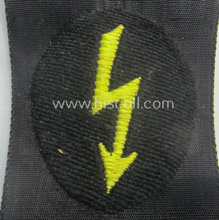 'Virtually mint', WH (Heeres) so-called: female-related trade- and/or special-career side-cap-insignia (ie. 'signal-Blitz für das Schiffchen'): 'Nachrichtenhelferin des Heeres'