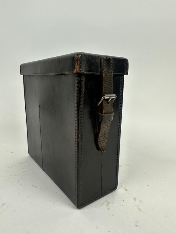 Wehrmacht Brustmikrofon 33 in Original Pouch.