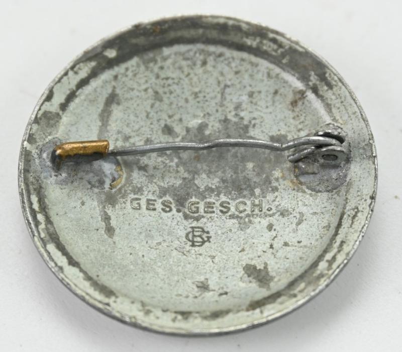 German DRK 'Schwesternhelferin' Badge