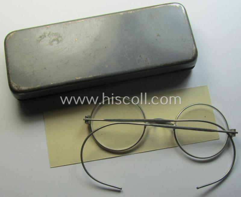 Complete pair of 'standard-issued'-pattern, WH-service-glasses (ie. 'Dienstbrille') as issued to the: 'Kan. Georg Meier' serving within the: '3. Batt. Art.Rgt. 40' and that comes stored in its period-container