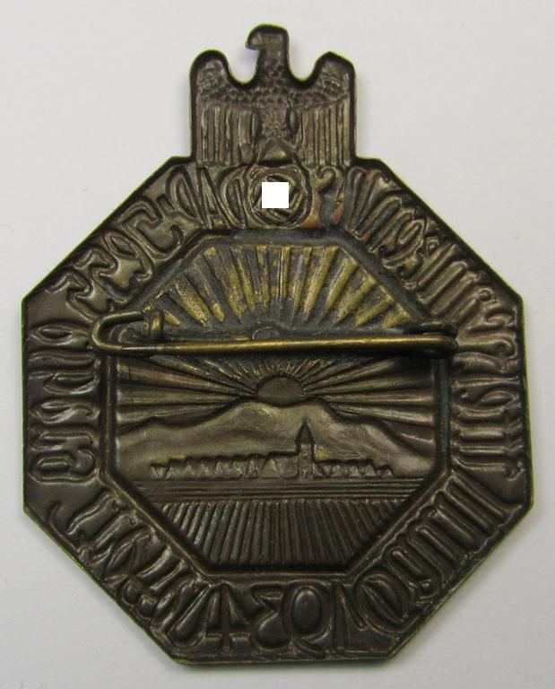 Commemorative - copper-based-, N.S.D.A.P.-related 'tinnie', being a non-maker-marked example depicting a sunrise with above an eagle-sign surrounded by the text: 'Hesselberg Treffen Gau Mittelfranken 1934'