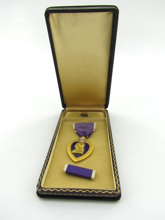 US WWII Purple Heart in case