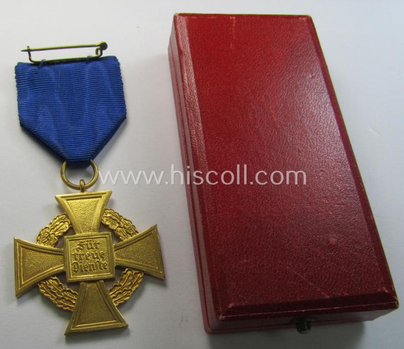 Attractive, 'Treuedienst Ehrenzeichen 1. Klasse' being a (typical) non-maker-marked example that came mounted onto its original ribbon (ie. 'Bandabschnitt') and that comes stored in its non-maker-marked etui as issued and/or found