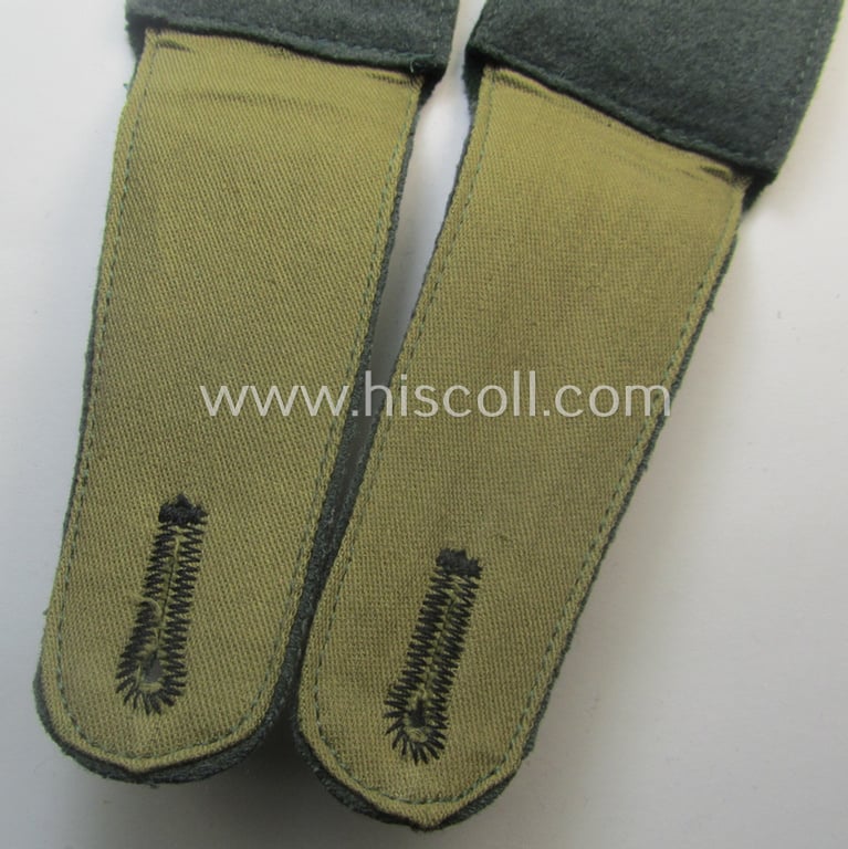 Interesting - and actually unusually seen! - 'generic' pair of pointed-styled 'M36- o. M40'-pattern, WH (Heeres) EM-type shoulderstraps: 'Soldat eines Infanterie-Rgts.'