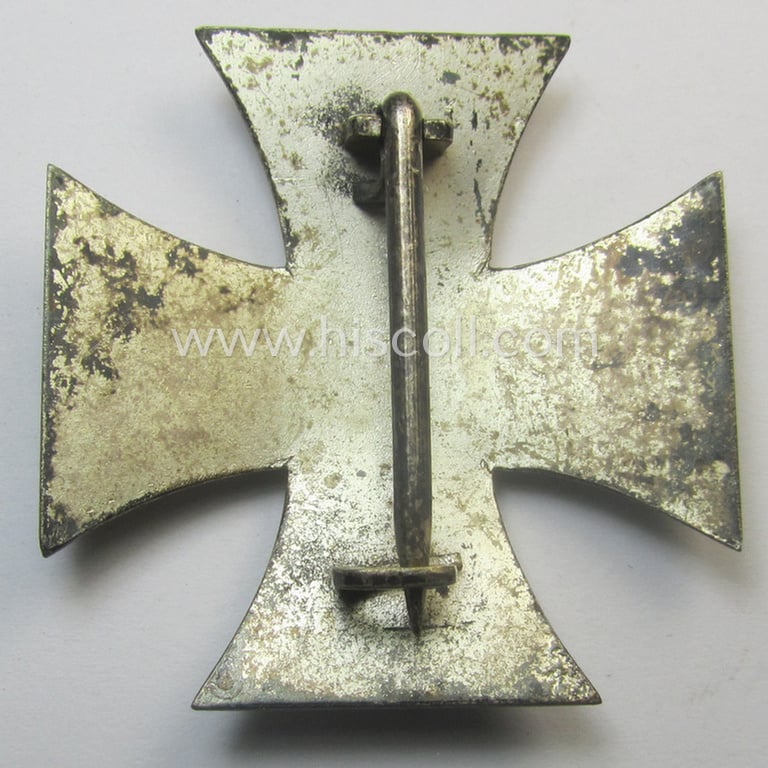 Superb, WWI-period 'Eisernes Kreuz 1. Klasse' being a truly converse-shaped example that is void of a makers'-designation but that is unmistakenly produced by the (scarcely seen!) maker: 'Petz & Lorenz'