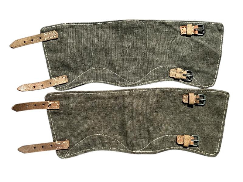 WH (HEER) pair of gaiters