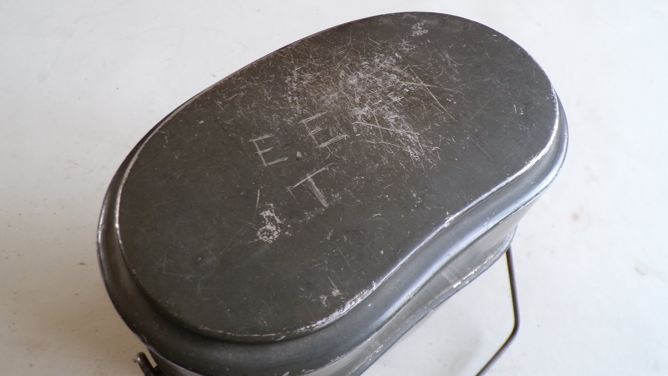 1934 Matching Mess Kit