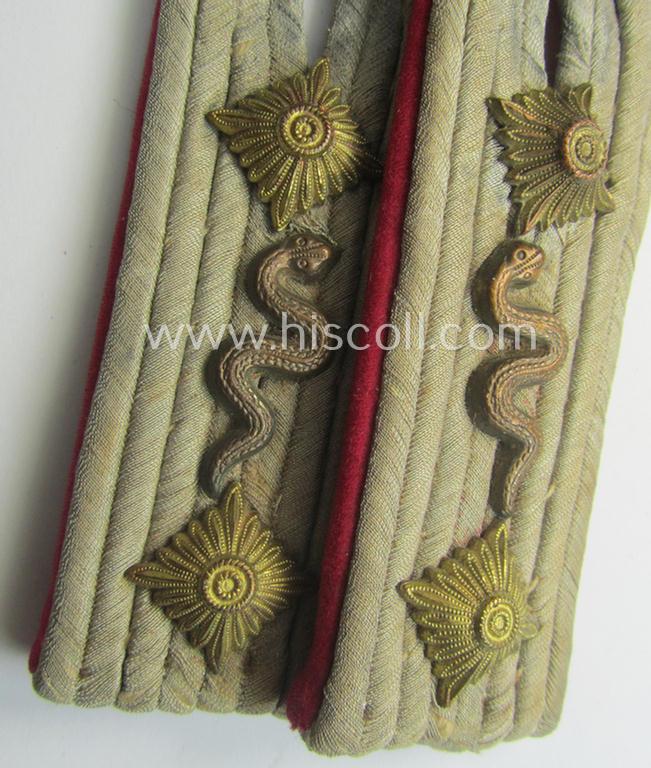 WH (Heeres), 'cyphered' officers'-type shoulderboard-pair as intended for a: 'Hauptmann einer Veterinär-Abtlgs.'