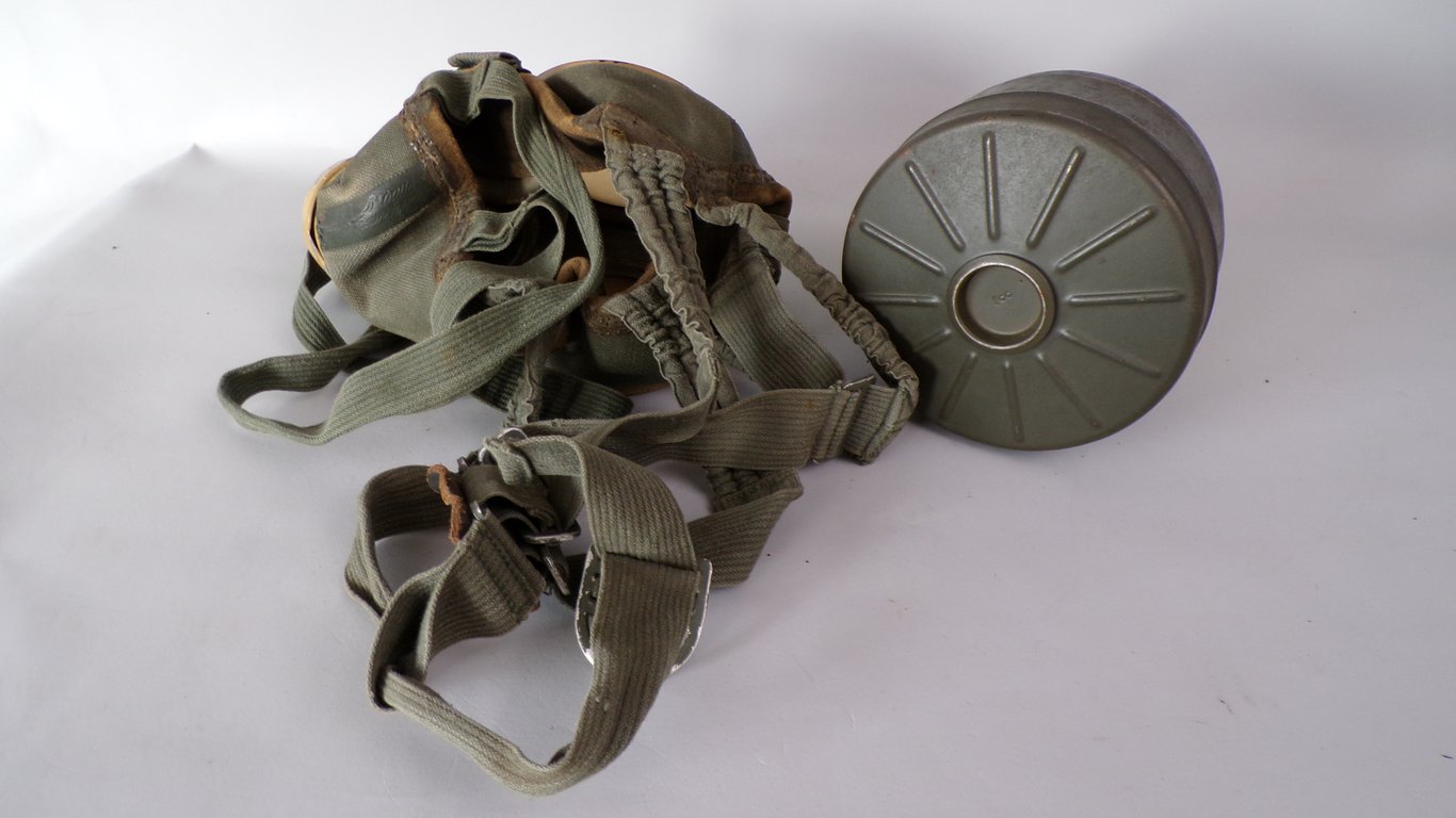 Named GM30 Gasmask in tropical tan