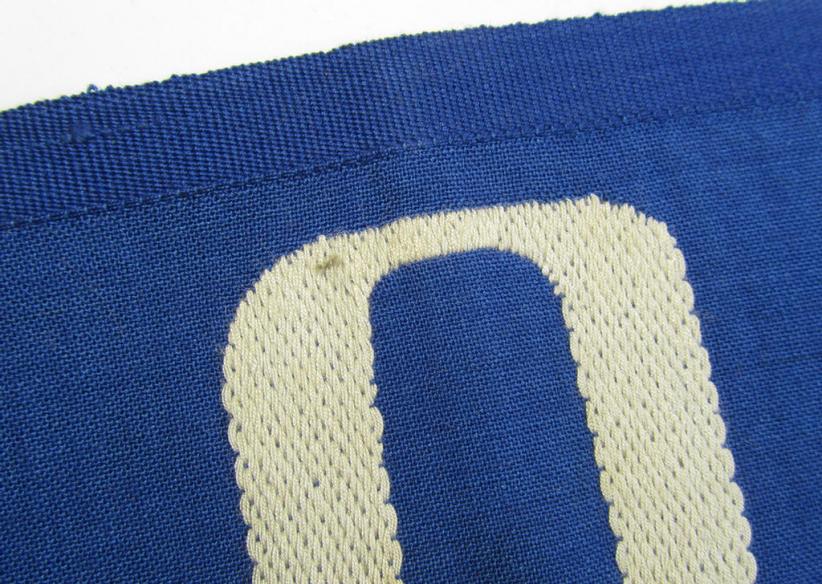 Linnen-based- and/or partly woven-style-, darker-blue-coloured armband (ie. 'Armbinde') depicting a capital 'O'-character, as was presumably intended for staff-members of the German RLB (ie. 'Reichsluftschutz-Bund')