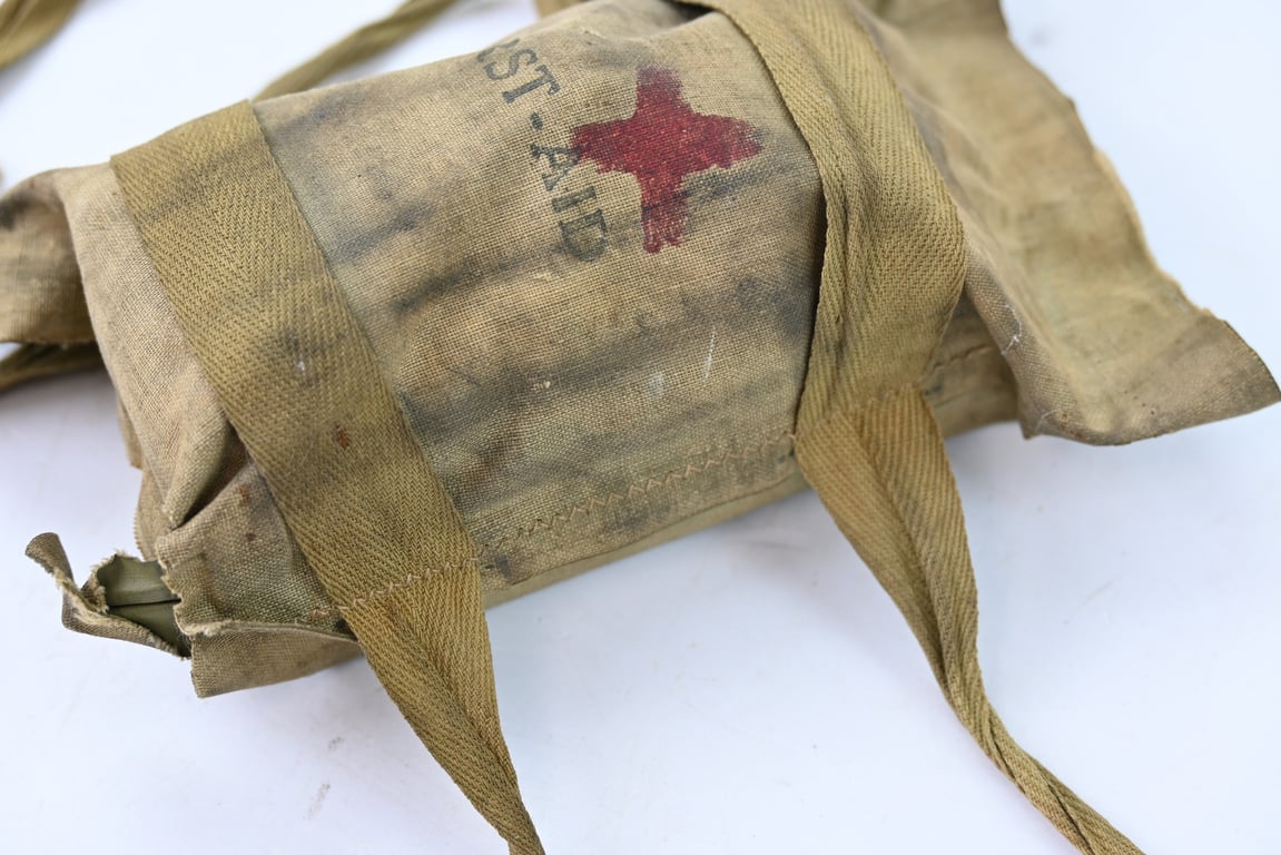 US WW2 Paratrooper First Aid Pack