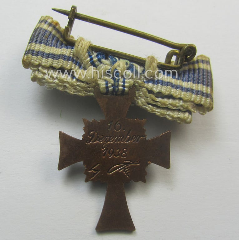 Miniature of an: 'Ehrenkreuz der deutschen Mutter - dritte Stufe' (or: bronze-class mothers'-cross) being a (typical) non-maker-marked example