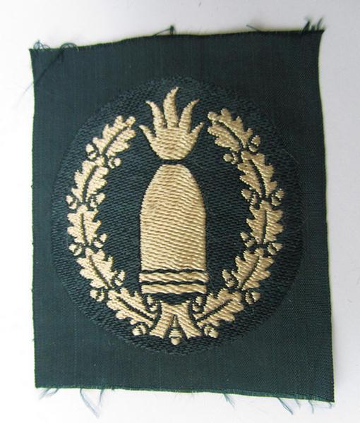 Very nice, WH (Heeres) 'Richtabzeichen für Artillerie-Richtkannoniere' (or artillery gun-layers patch) as executed in neat 'BeVo-weave' pattern - overall very nice (ie. virtually mint-/unissued-) condition!