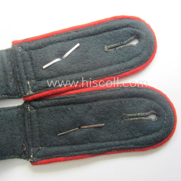 Pair of WH (Heeres) early-war-period- (ie. 'M40'-pattern and typical privately-purchased) NCO-type shoulderstraps as was intended for usage by a: 'Wachtmeister eines (Sturm)Art.-Abts. o. Rgts.'