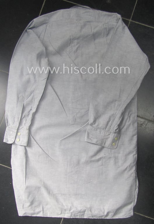 Attractive, WH (LW) 'standard-issue'-pattern, bluish-coloured- (ie. 'blaumelliertes'): 'under-the-tunic'-shirt (ie. 'Diensthemd') being a hardly worn example that bears a: 'C. Buckow - 37A'-makers'-designation  ink-stamp