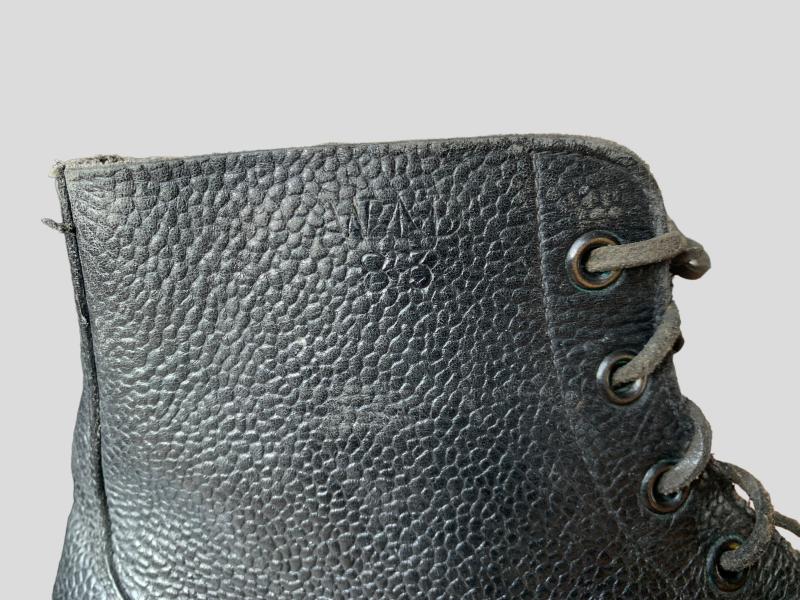 British Leather Ammo Boots -1945-