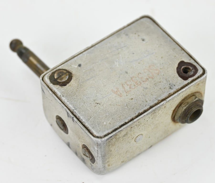 US WW2 Headset Adaptor Type MC-385