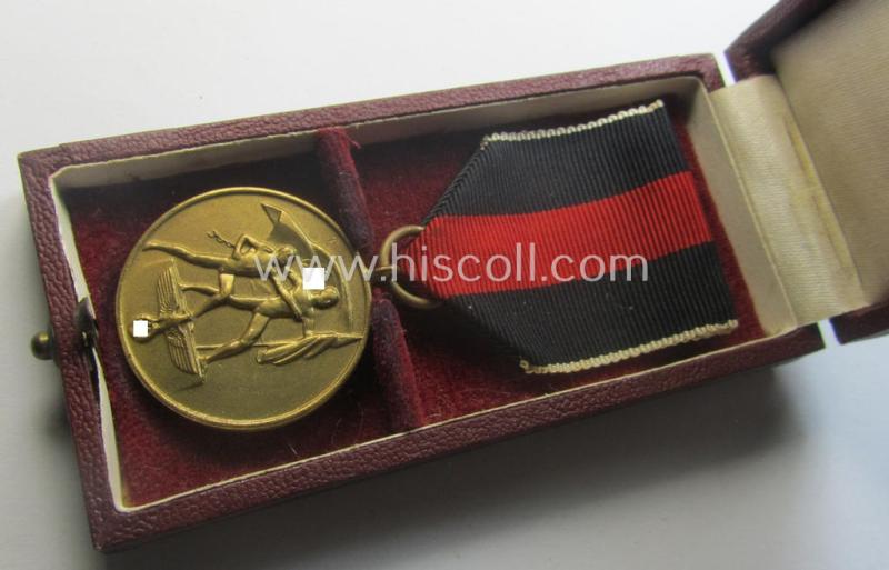 Hardly used, WH Czech-occupation- (ie. 'Anschluss'-) medal: '1. Oktober 1938' that comes stored in its bordeaux-red-coloured- and/or non-maker-marked etui as issued