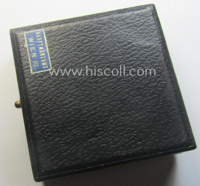 'Verwundeten-Abzeichen in Gold' being a clearly maker- (ie. '30'-) marked- and typical 'Buntmetall'-based (ie. 'flat-pinned'!) example that comes stored in its maker- (ie. 'Hauptmünzamt - Wien'-) marked etui as issued