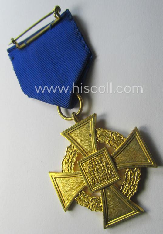 Attractive, 'Treuedienst Ehrenzeichen 1. Klasse' (or: golden-class, civil loyal-service-medal as was intended for 40 yrs. of loyal service) being a nicely preserved and non-marked specimen