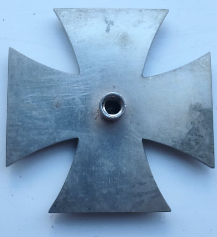 WWII EK1 (Iron Cross 1st class) Deumer Early Unmarked Screw Back Clamshell Type