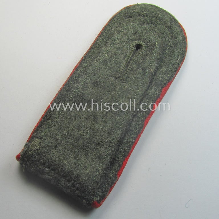 Single, mid- (ie. early-) war-period, WH (Heeres) so-called: 'M40 o. M43'-pattern NCO-type shoulderstrap as was intended for - and worn by! - an: 'Unterwachtmeister eines (Sturm)Artillerie-Rgts.'