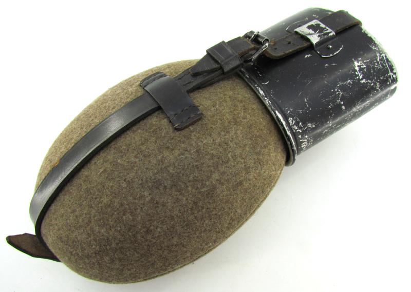 Wehrmacht M31 matching canteen by ESB39