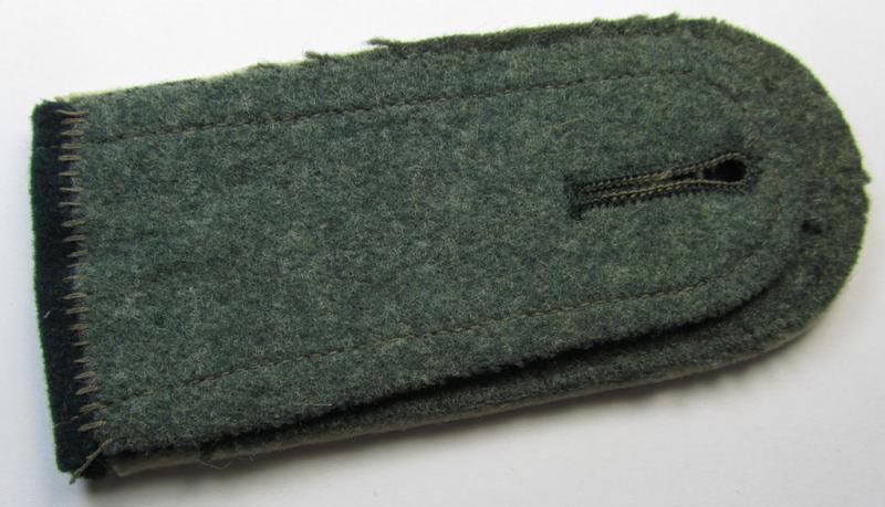 Single - and actually not that often seen! - WH (Heeres) NCO-type (ie. 'M36-/M40'-pattern- and/or: 'rounded styled-') neatly 'cyphered' shoulderstrap as was intended for usage by a: 'Soldat des Infanterie-Regiments 82'