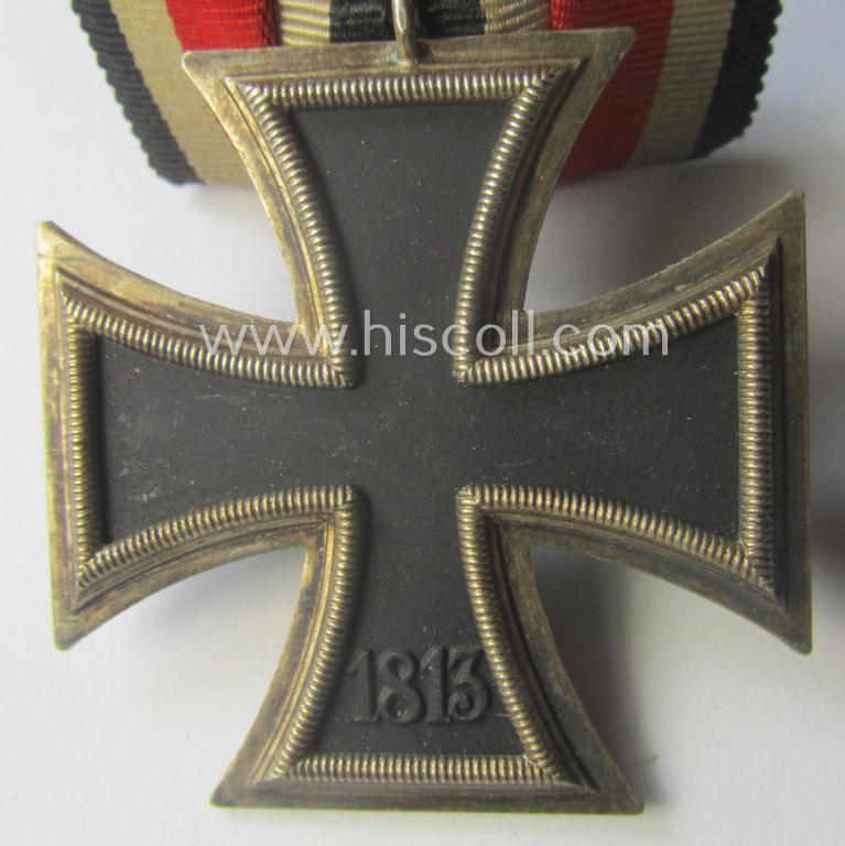 'Einzelspange' (ie. single-pieced medal-bar) showing an Iron Cross 2nd class (or: 'Eisernes Kreuz 2. Klasse') by a (by me) unidentified maker