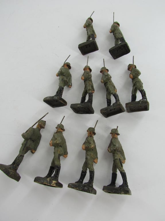 Grouping of 10x Lineol German Toy Soldiers