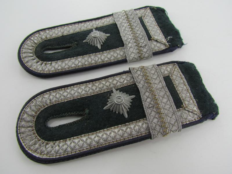 Wehrmacht (Heer) Medical Feldwebel shoulder boards