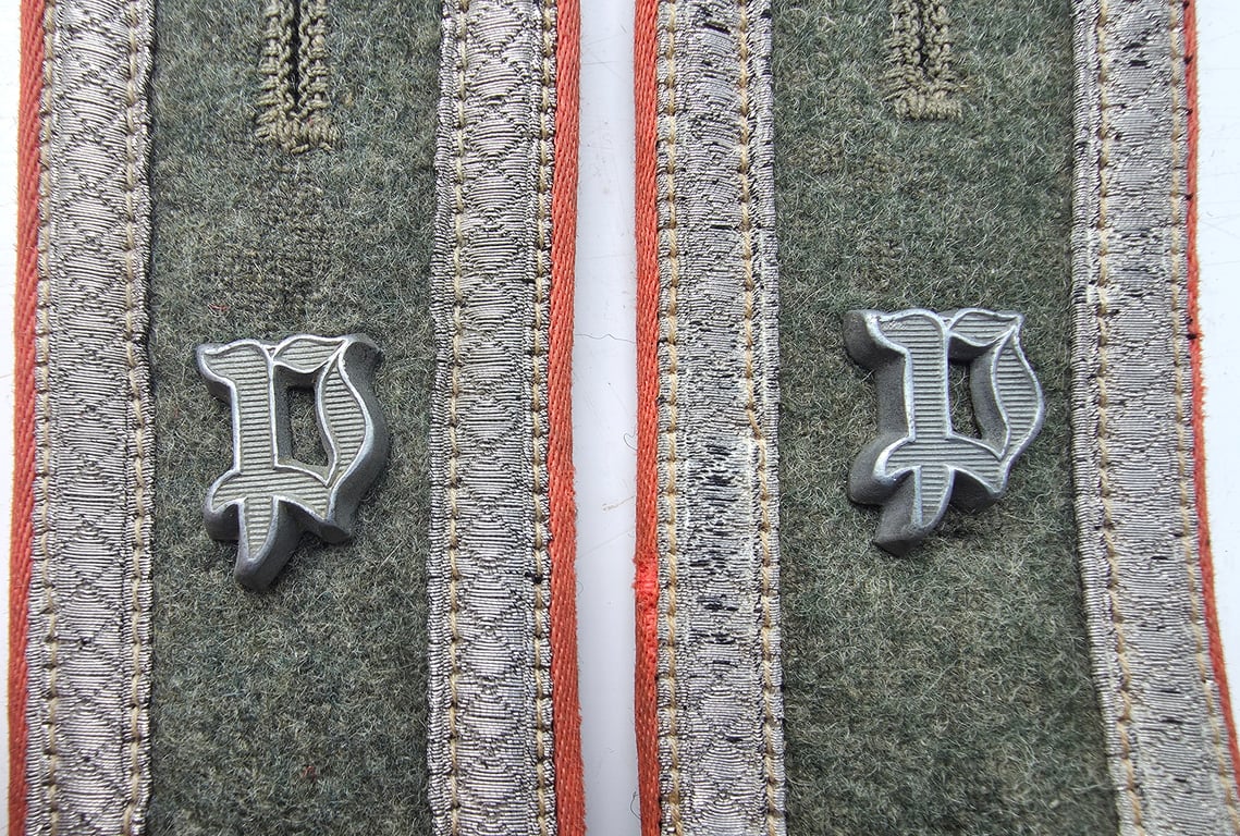 Pair of WH  mid war period 'M40 or M43' pattern NCO type shoulder straps intended for a 'Unteroffizier eines Panzer/Panzerjäger Abts or Rgt.