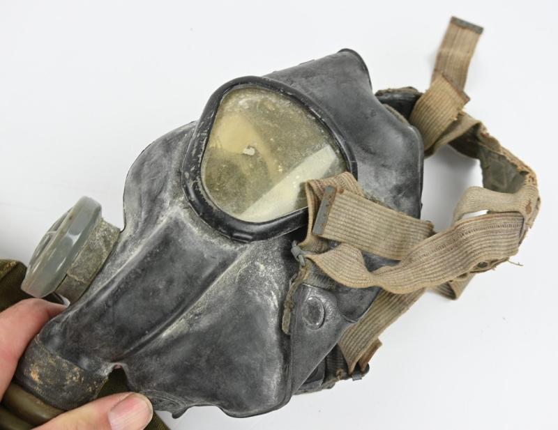 US WW2 Light Weight Gasmask Set