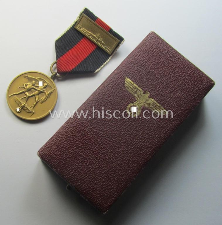 WH Czech-occupation- (ie. 'Anschluss'-) medal: '1. Oktober 1938' that comes with its period-attached 'PB-Spange' and that comes stored in its bordeaux-red-coloured- and/or non-maker-marked etui