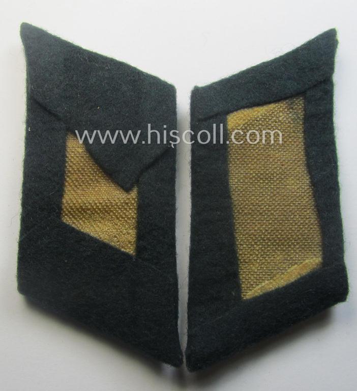 Pair of - neatly hand-embroidered and truly very rarely seen! - WH (Heeres) officers'-type collar-tabs: 'Offizier der Kradschützenbtle. der Pz.Div. u. Inf.Div. (mot)'