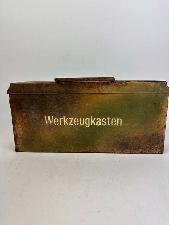 Rare MG34/42  "Werkzeugkasten" 3 tone normandie camo.