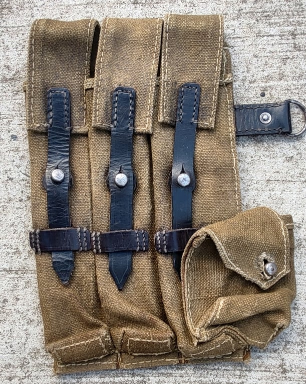 Reproduction MP40 magazine pouch