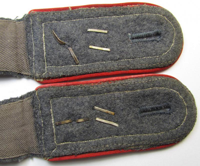 Fully matching - and truly scarcely seen! - pair of neatly 'cyphered', WH (Luftwaffe) NCO-type shoulderstraps as was specifically intended for a: 'Feldwebel einer Luftwaffen-Waffenschule'