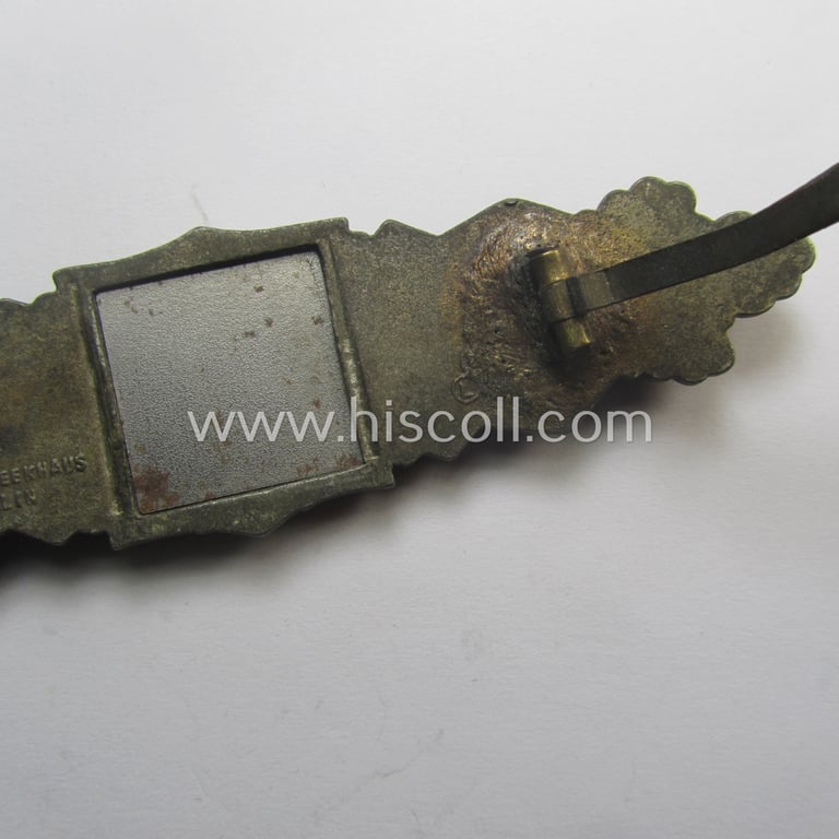 'Nahkampfspange in Bronze' (or: bronze-class close-combat clasp ie. CCC) being a (typical) maker-marked- and/or minimally converse-shaped specimen as was produced by the maker- (ie. 'Hersteller') 'Friedrich Linden' (ie. FLL)