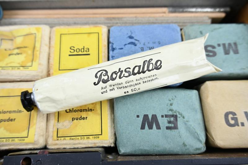 German LS First Aid Box 'Luftschutz Verbandkasten'