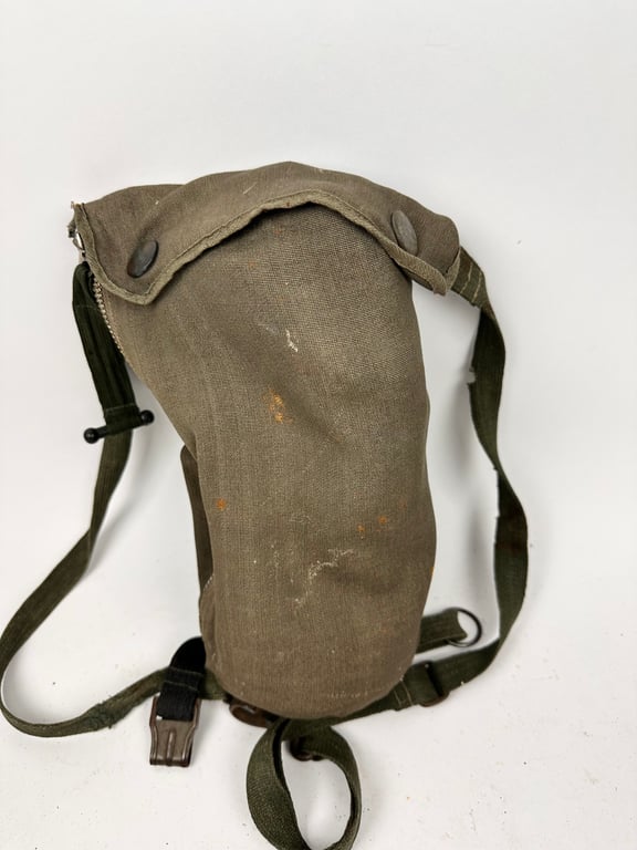 Rare Fallshirmjager gasmask/bag "ebd"