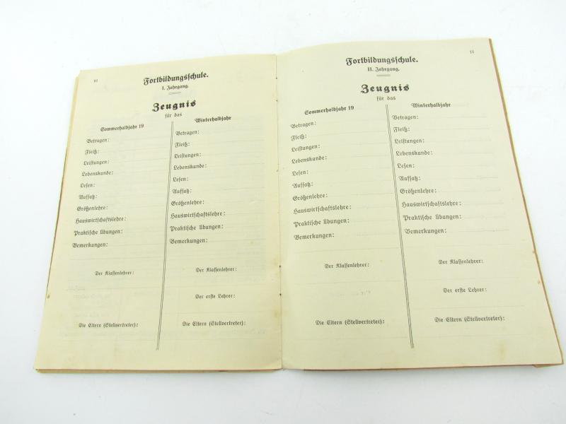 German WWII Era certificate booklet ( Zeugnisheft )